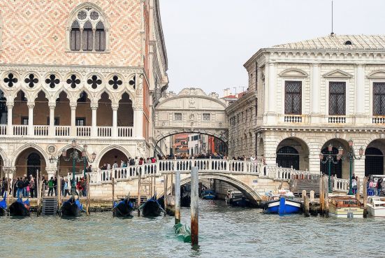 5 Things You Must See When You Visit Italy_bridge of sighs.jpg
